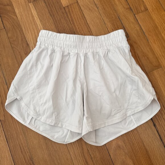 Lululemon Women's Light Gray Tracker Shorts Running Lined Size 6 - Picture 1 of 5
